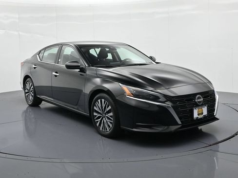 Used 2024 Nissan Altima 2.5 SV FWD image 4