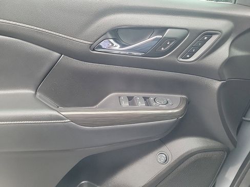 Used 2021 GMC Acadia SLT w/ Technology Package image 18