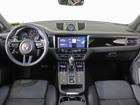 Used 2024 Porsche Macan w/ Premium Plus Package image 21