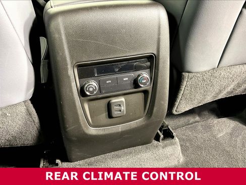 Used 2023 Buick Enclave Essence FWD image 10