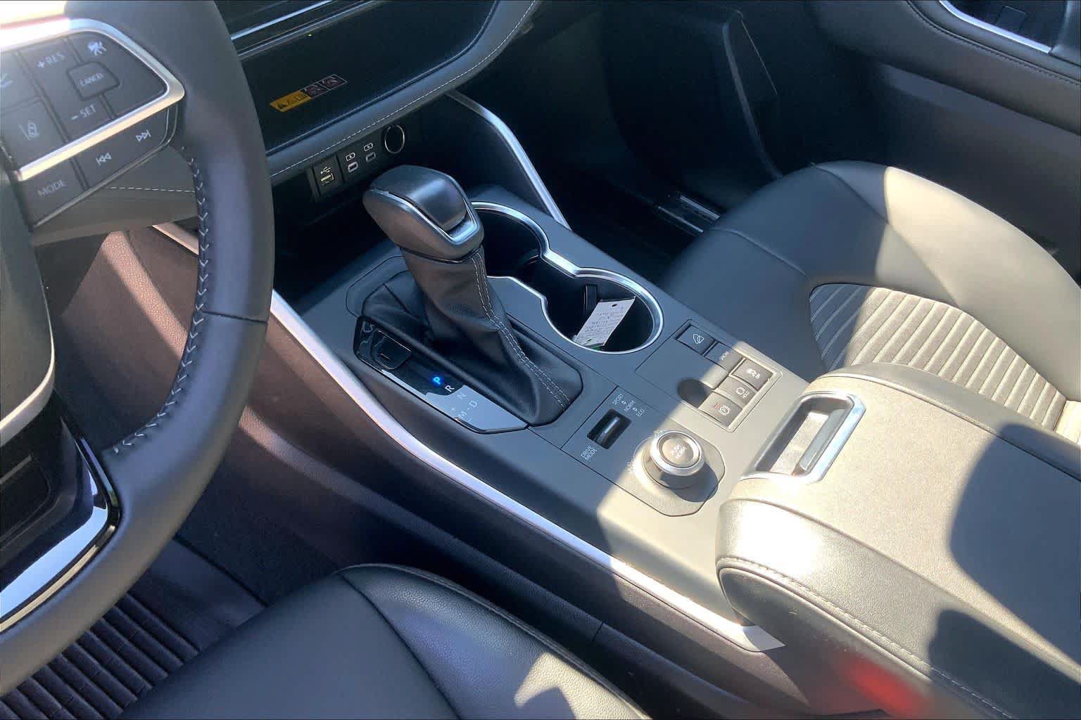 Used 2026 Toyota Highlander XSE AWD/4WD image 16