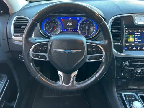 Used 2019 Chrysler 300 Limited RWD image 16