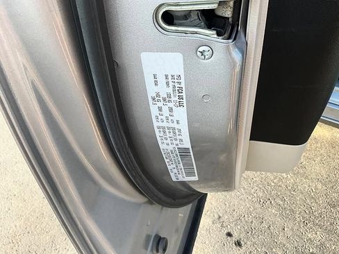 Used 2018 Chrysler Pacifica Touring-L w/ Tire & Wheel Group FWD image 35