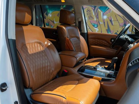 Used 2018 INFINITI QX80 4WD w/ Deluxe Technology Package image 6