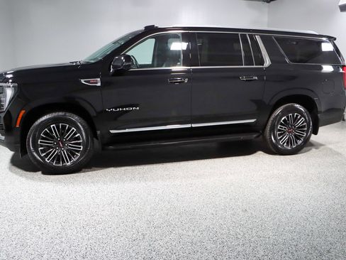 Used 2025 GMC Yukon XL Elevation w/ Elevation Premium Package image 10