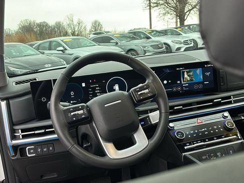 Used 2025 Hyundai Santa Fe Limited image 13