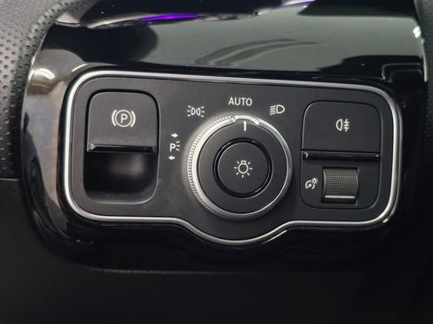 Used 2022 Mercedes-Benz CLA 250 4MATIC image 35