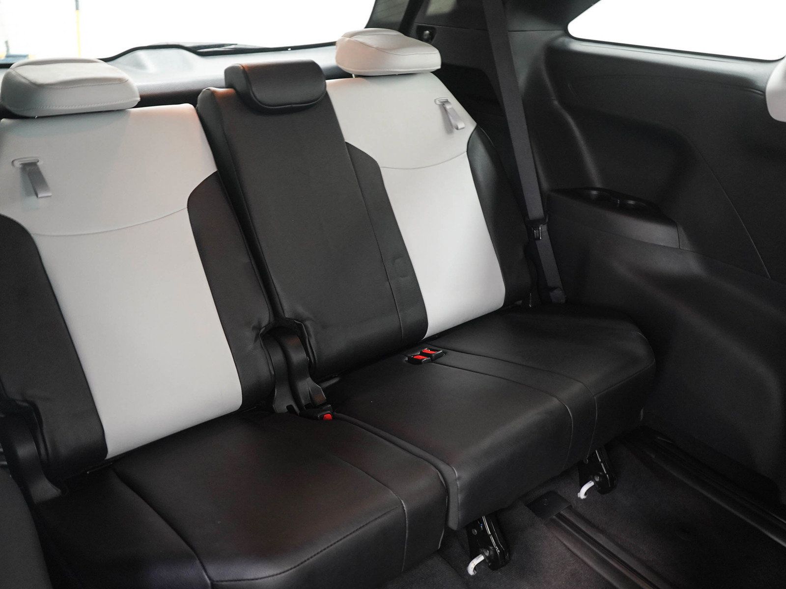 Used 2025 Toyota Sienna XSE AWD/4WD image 12