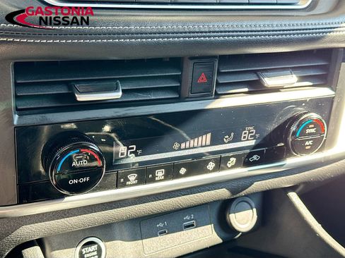 Used 2023 Nissan Rogue SV image 19