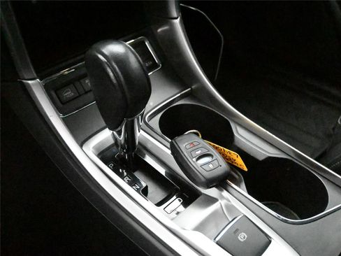 Used 2020 Subaru Ascent Limited image 5