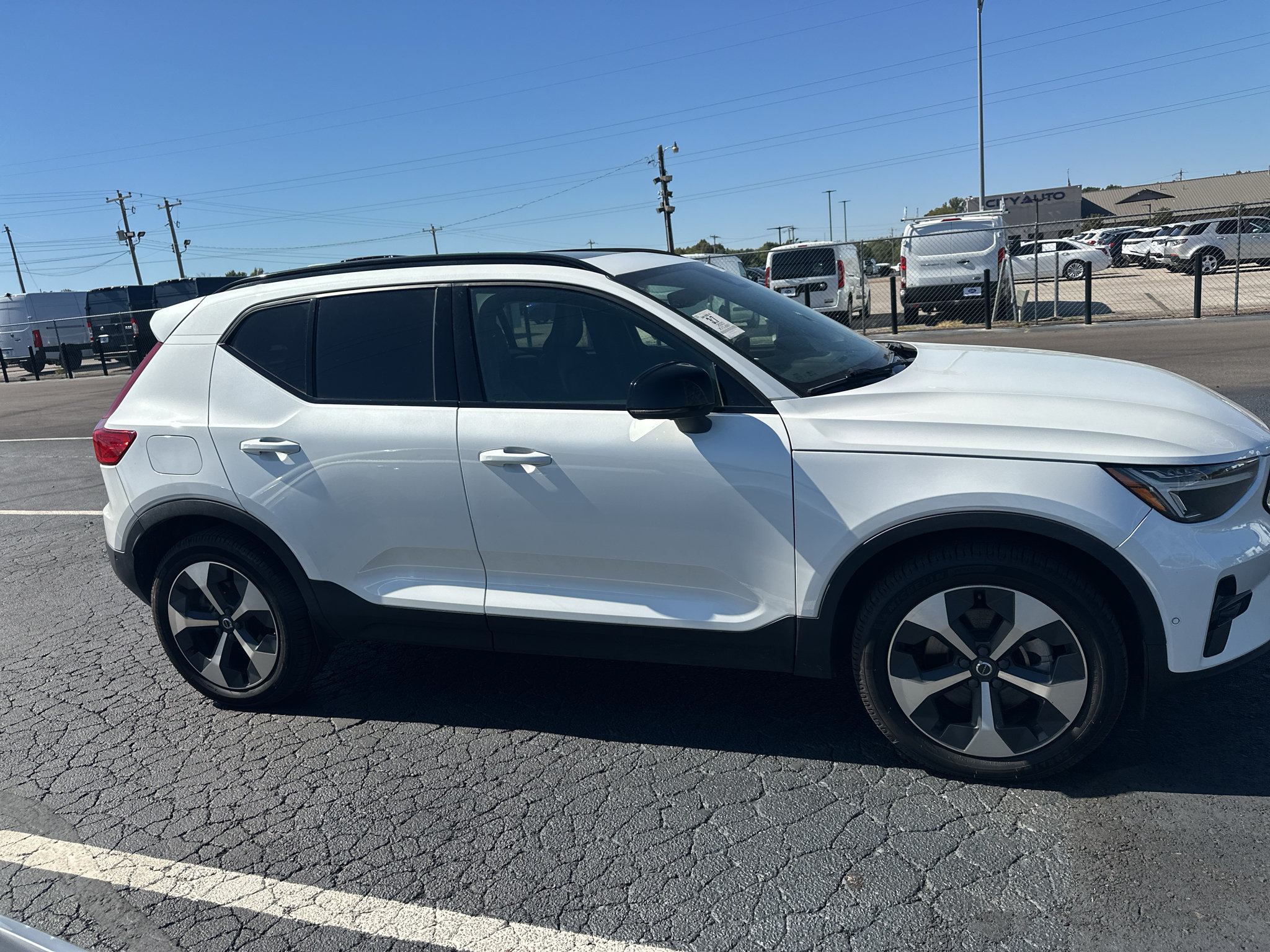 Used 2023 Volvo XC40 B4 Ultimate FWD image 4