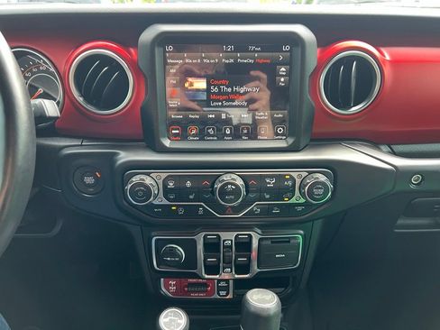 Used 2023 Jeep Wrangler Unlimited Rubicon w/ Xtreme 35 Tire Package AWD/4WD image 26