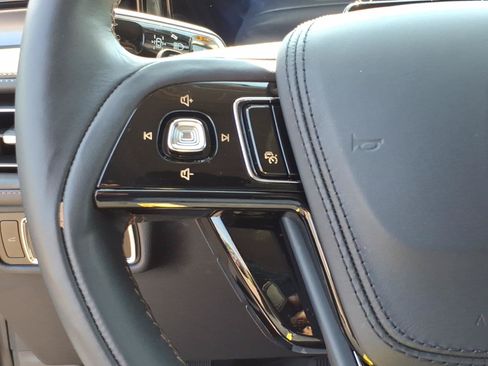 Used 2026 Lincoln Aviator AWD image 21