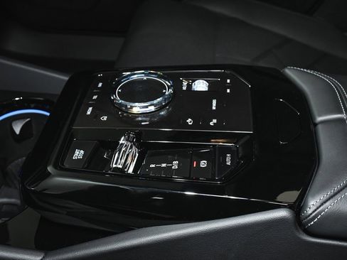 Used 2025 BMW i5 M60 w/ Executive Package image 56