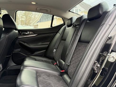 Used 2018 Nissan Maxima SR w/ Midnight Edition FWD image 11