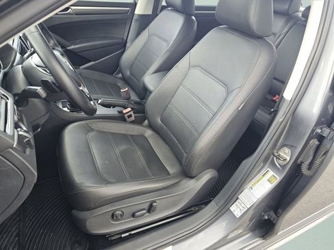 Used 2017 Volkswagen Passat 1.8T R-Line FWD image 6
