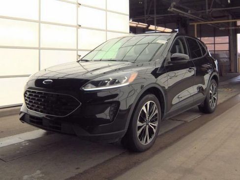 Used 2022 Ford Escape SE w/ SE Sport Appearance Package image 2
