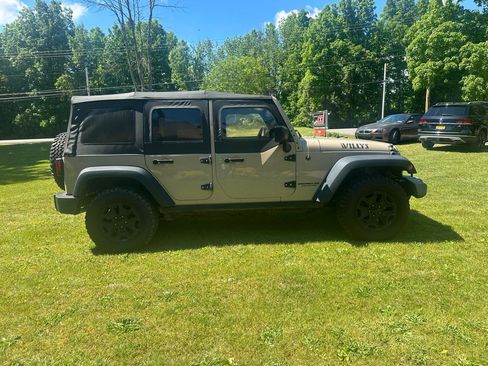 Used 2016 Jeep Wrangler Unlimited Sport AWD/4WD image 3