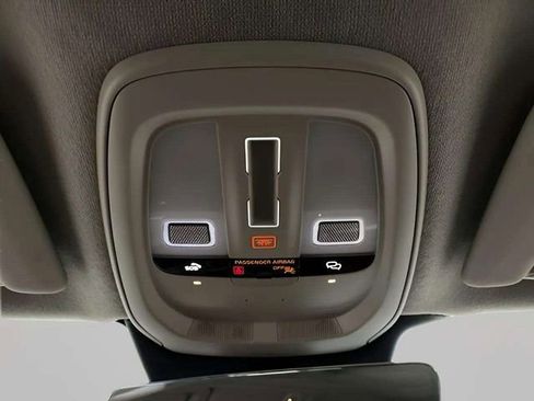 Used 2025 Volvo XC40 B5 Plus image 60