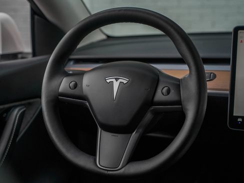 Used 2022 Tesla Model Y Long Range AWD/4WD image 15