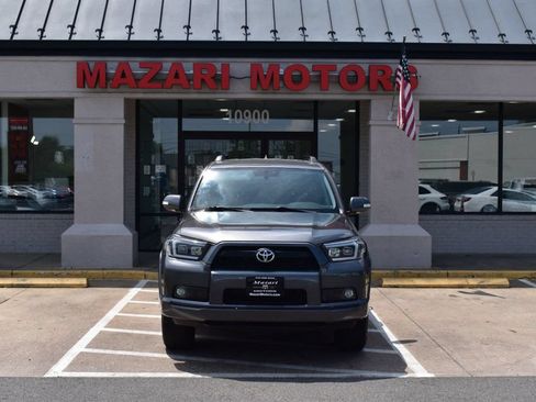 Used 2010 Toyota 4Runner SR5 AWD/4WD image 7