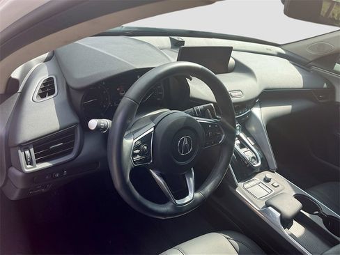Used 2023 Acura TLX image 9