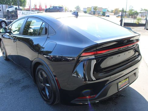 Used 2025 Toyota Prius LE FWD image 34