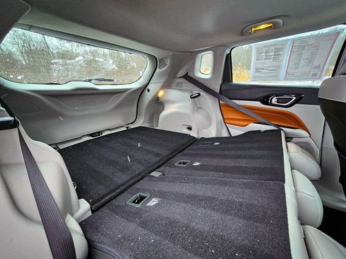 Certified 2022 Jeep Compass Limited image 34