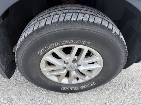 Used 2015 Nissan Frontier SV AWD/4WD image 24