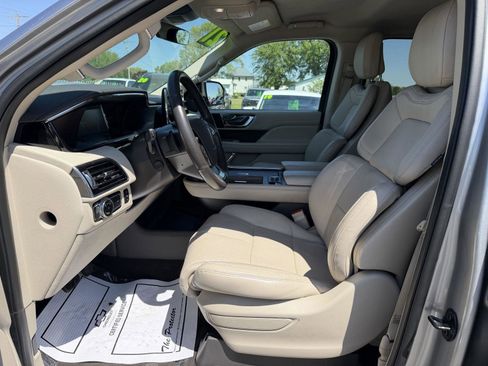 Used 2021 Lincoln Navigator 4WD image 10