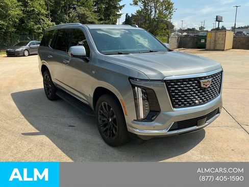 Used 2025 Cadillac Escalade Premium Luxury AWD/4WD image 9
