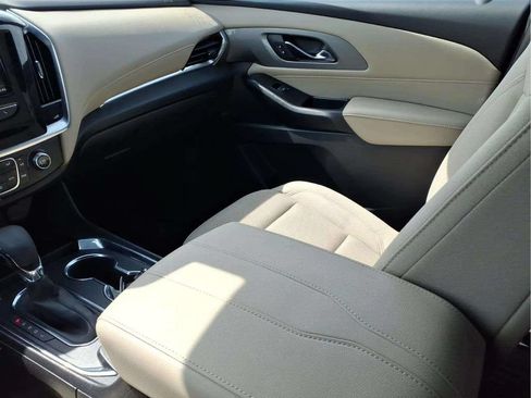 Used 2023 Chevrolet Traverse LS FWD image 12
