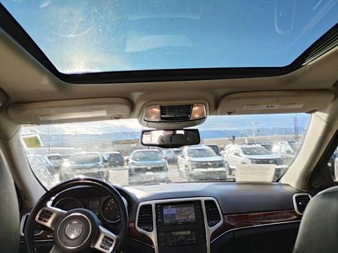 Used 2011 Jeep Grand Cherokee Limited w/ Luxury Group II image 12