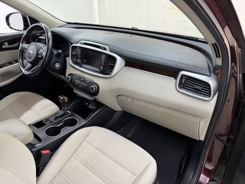 Used 2018 Kia Sorento LX image 10