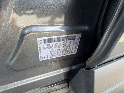 Used 2025 Nissan Rogue S image 33