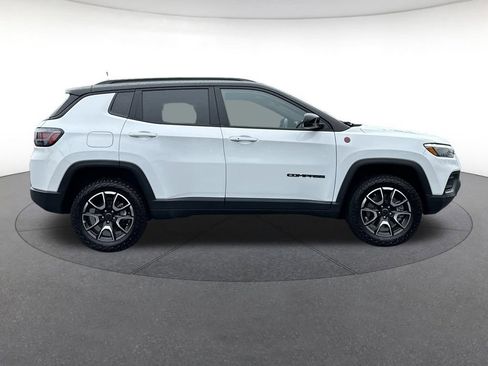 Certified 2025 Jeep Compass Trailhawk w/ Trailhawk Elite Group AWD/4WD image 7