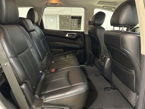Used 2016 Nissan Pathfinder Platinum image 28