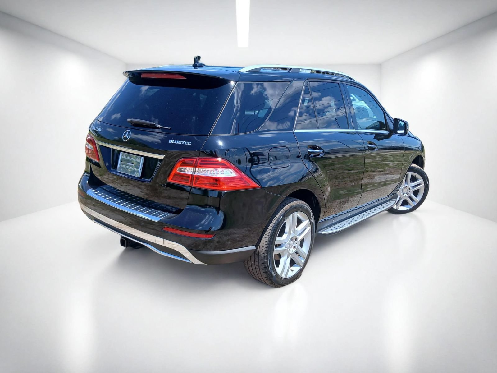 Used 2015 Mercedes-Benz ML 250 BlueTEC 4MATIC w/ Premium 1 Package image 7