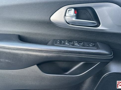 Used 2019 Chrysler Pacifica Touring Plus w/ S Appearance Package image 13