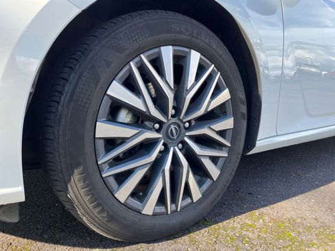 Used 2025 Nissan Altima 2.5 SV image 30