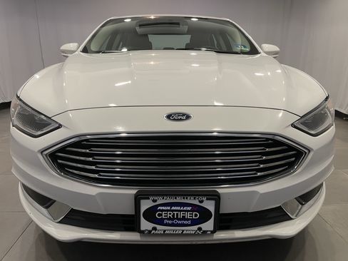 Used 2018 Ford Fusion SE w/ Fusion SE Technology Package AWD/4WD image 2