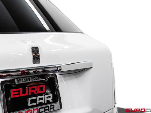 Used 2022 Rolls-Royce Cullinan w/ Cullinan Package image 20