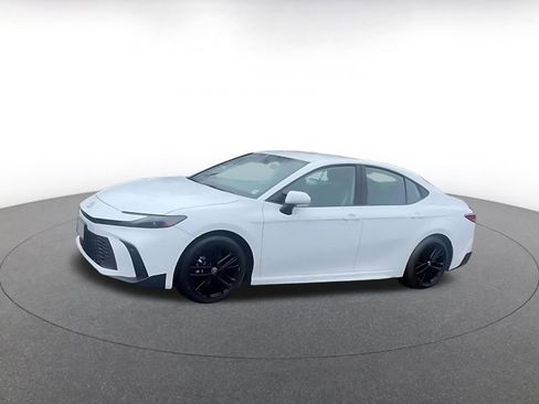 Used 2025 Toyota Camry SE image 8