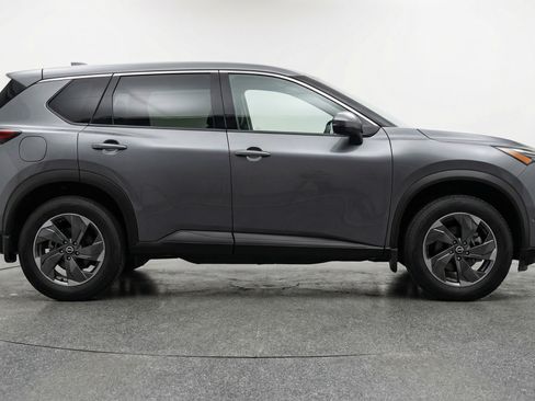 Used 2025 Nissan Rogue SV AWD/4WD image 11