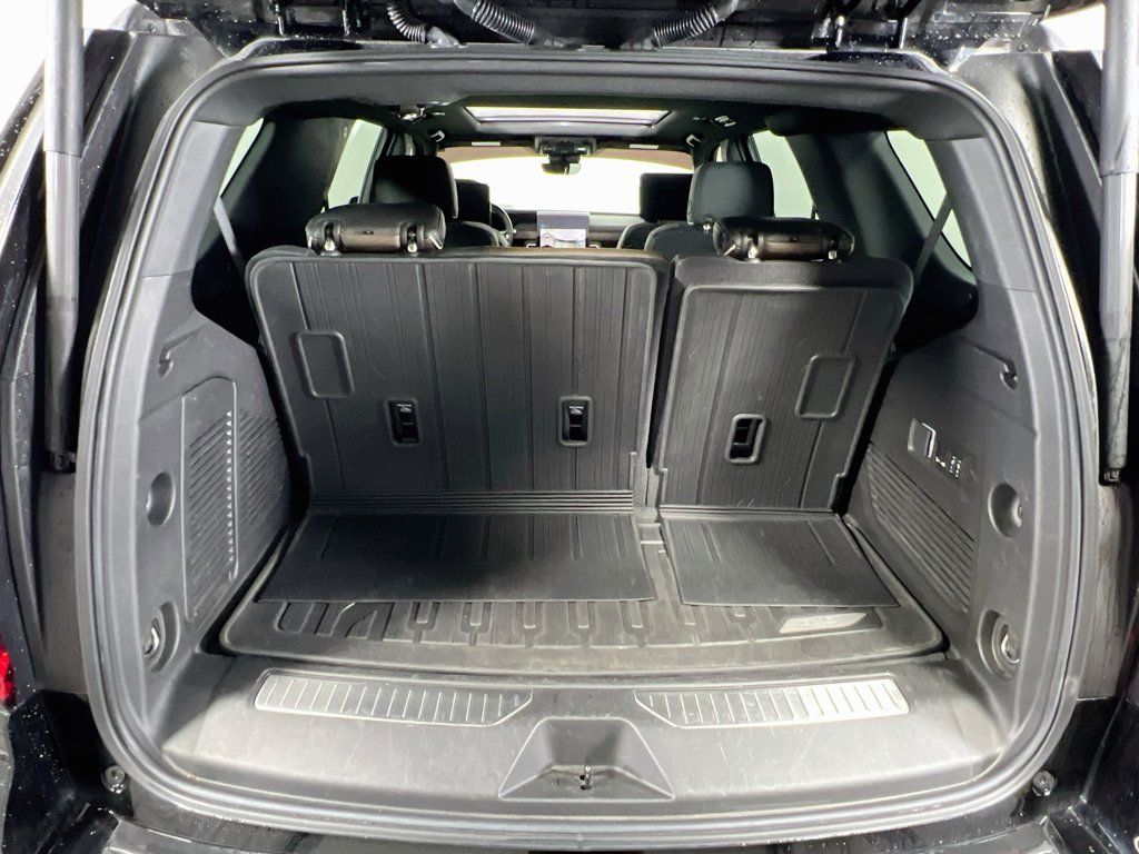 Certified 2025 GMC Yukon Denali Ultimate w/ LPO, Floor Liner Package AWD/4WD image 29