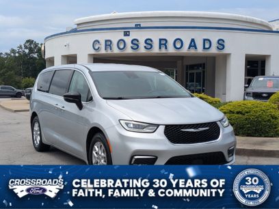 Used 2024 Chrysler Pacifica Touring-L