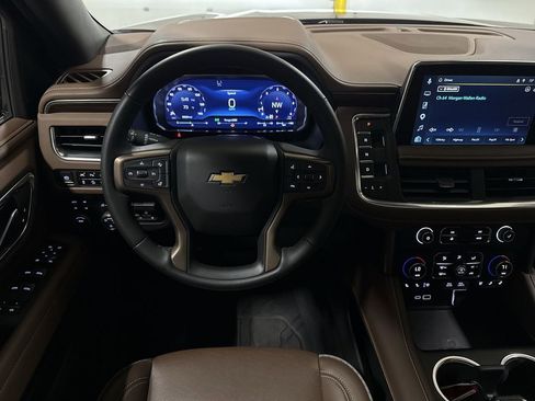 Used 2024 Chevrolet Suburban High Country w/ Premium Package AWD/4WD image 11