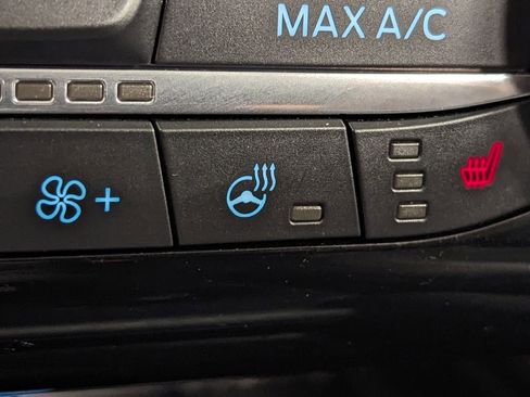 Used 2022 Ford Escape Titanium image 26