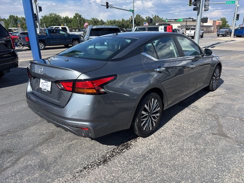 Used 2025 Nissan Altima 2.5 SV FWD image 6