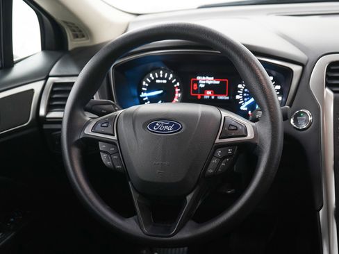 Used 2018 Ford Fusion SE FWD image 14